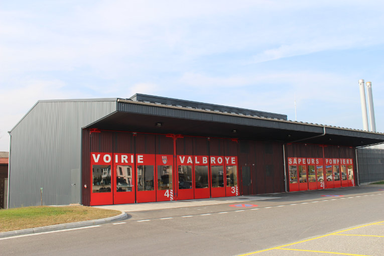 Bâtiment pompier Valbroye tôle ondulée
